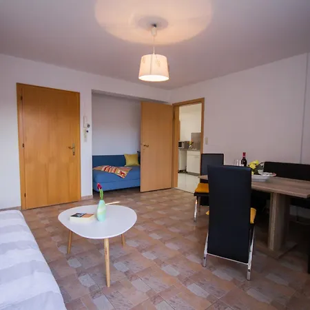Wessely Am Golfplatz Lans Apartmán